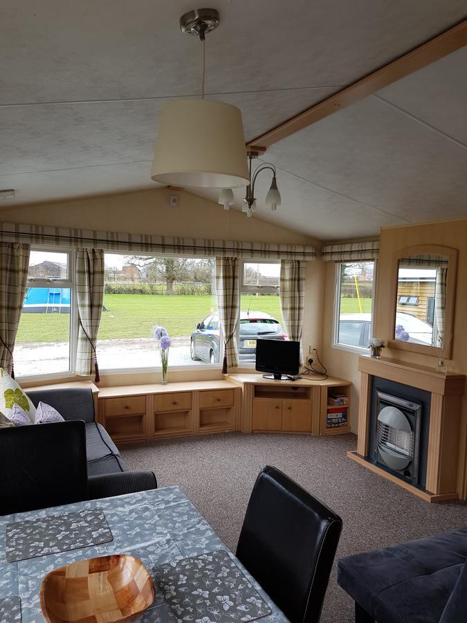 Pitch & Canvas - Self Catering At Broad Oak Farm Hotell Tattenhall Eksteriør bilde